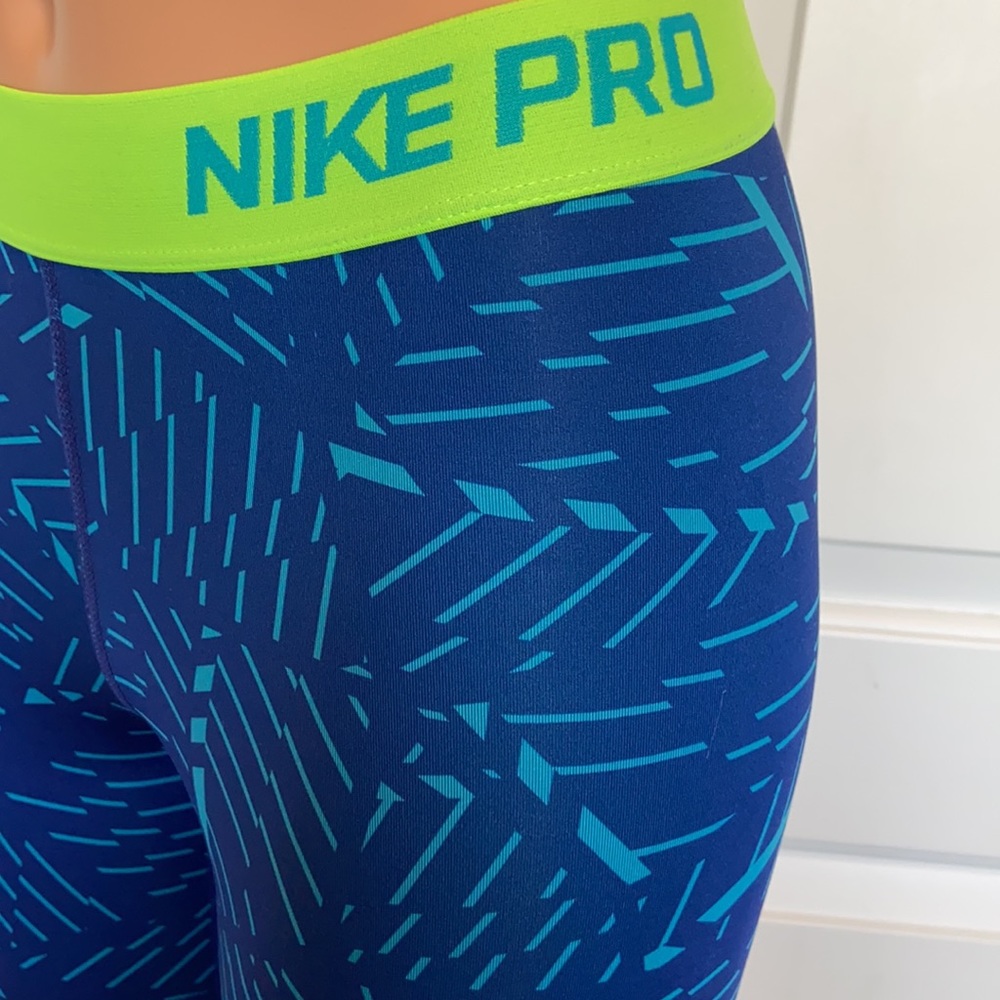 Nike Pro Capri Leggings - image 3